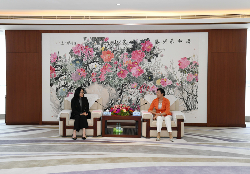 潘鸣会见中国农业银行总行养老金融中心副总裁吴伟英一行